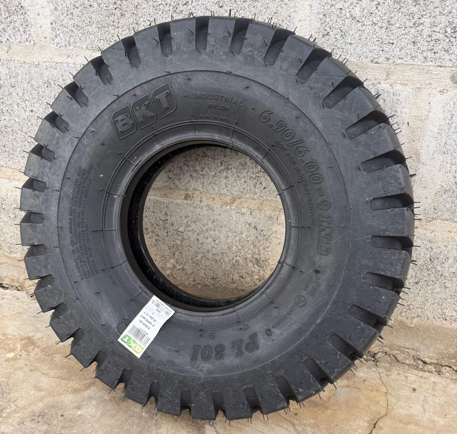 BKT Cubierta Neumatica 600x9