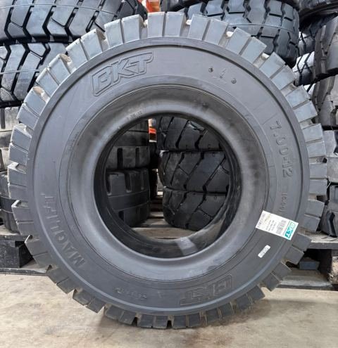 BKT Cubierta Maciza Maglift Superelastica 700x12