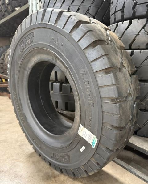 BKT Cubierta Maciza Maglift Superelastica 700x12
